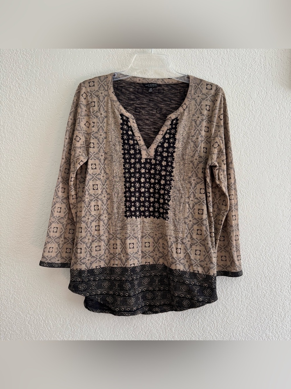 Lucky Brand Tan Black Geometric Top Boho Whimsigoth Artsy Notch 3/4 Sleeve M